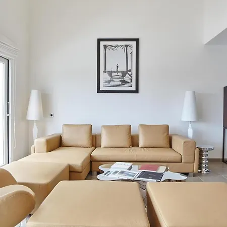 New Stunning In Cap Martinet