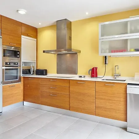 New Stunning In Cap Martinet *
