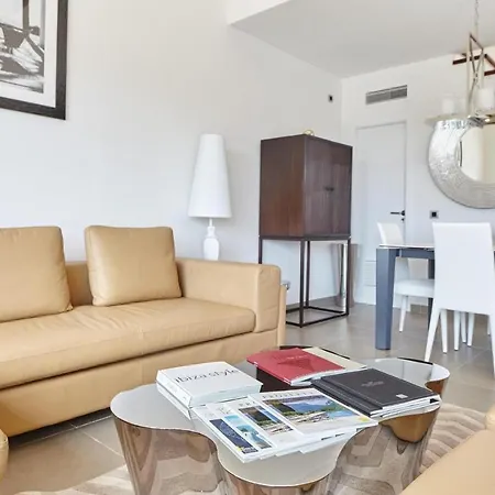 New Stunning In Cap Martinet *