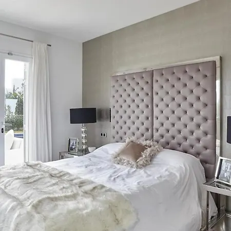New Stunning In Cap Martinet Santa Eularia des Riu